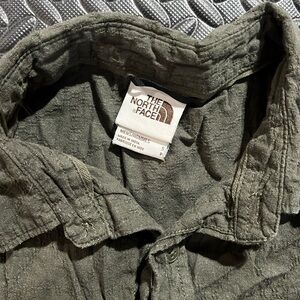 Size small north face button up